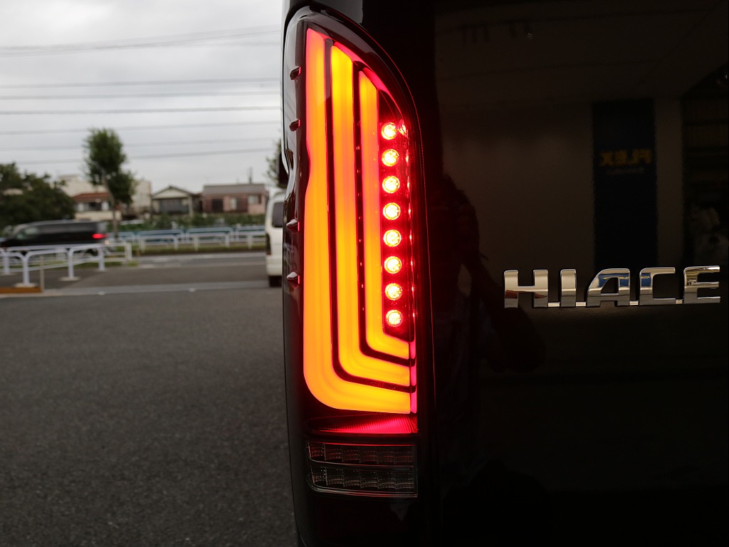 新車ワゴン２７００ガソリン2WDシートアレンジVer5施工済み！８インチディスプレイ装備！オリジナルパーツ多数装備！！新品オリジナル17インチアルミ新品ナスカータイヤ新品オリジナルLEDテール！！