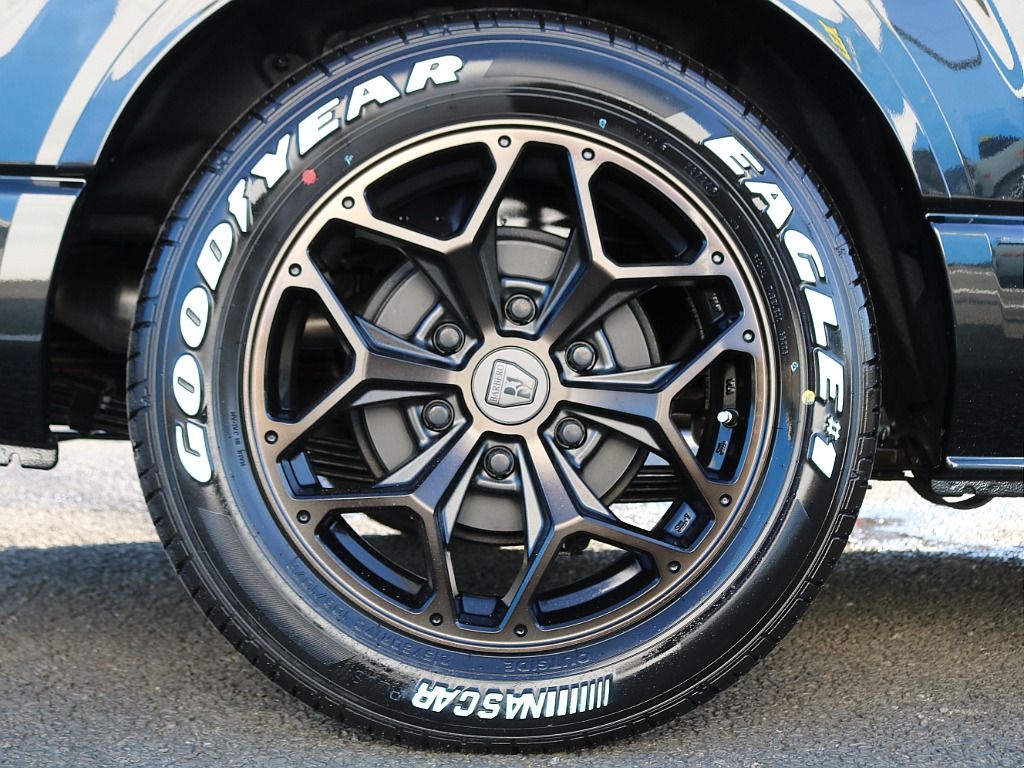 タイヤ＆ホイールはバルベロスタイリングヘックス17インチAWにナスカータイヤをインストール！