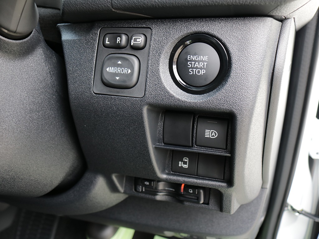 新車ワゴンＧＬ４ＷＤカスタム車両入庫！オリジナルフロントスポイラーオリジナルオーバーフェンダー１インチローダウンオリジナルＬＥＤテールライトリア全面床張り施工済みオリジナルスマートベットＫＩＴ装着済み