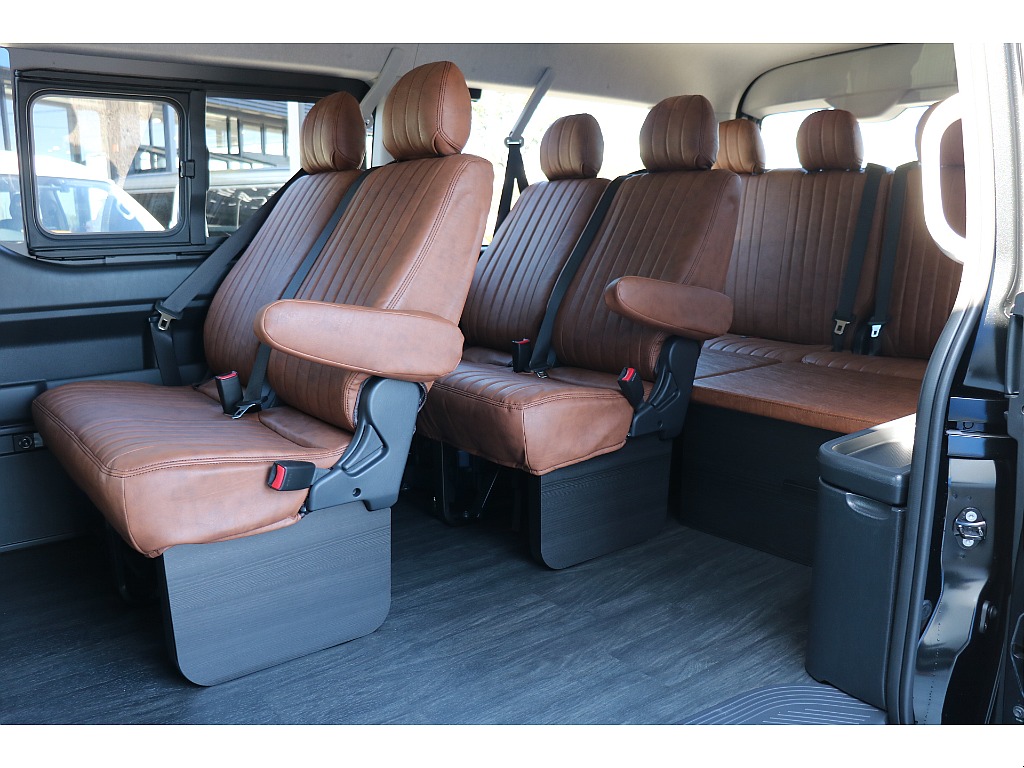 トヨタ&nbsp;ハイエース&nbsp;ワゴン2.7GLロング ミドルルーフ 4WD&nbsp;新車ブラックエディション！床張り施工！&nbsp;長野県の詳細画像&nbsp;その7