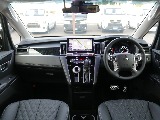 運転席周りのお写真です♪ステアリングスイッチやスイッチ関係など便利なものが充実しております！！