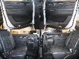 電動スライドドアのため、狭い駐車場でも余裕で止めれますね