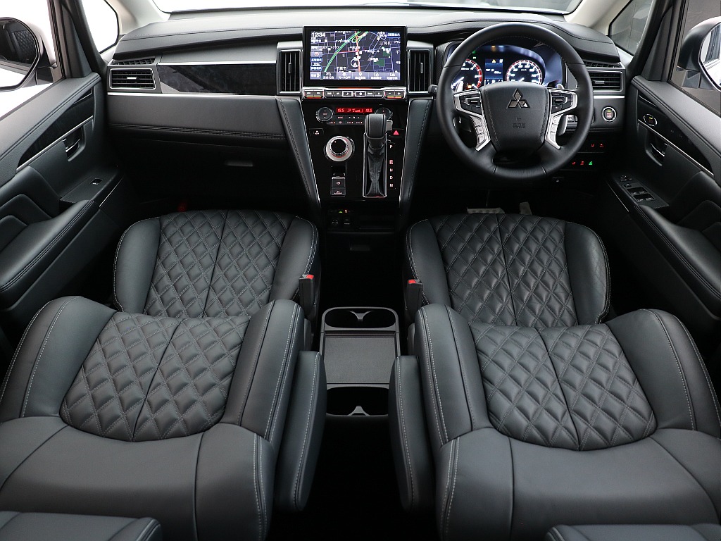 専用インテリア！試乗車でほとんど使用してないので、新車のクオリティーのまま！