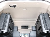 フリップダウンモニターも完備で、後部座席の方も楽しいドライブを！