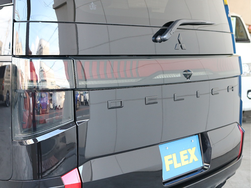 FLEXオリジナルカラーULTLAテールランプ装着済みでウィンカーは流れるシーケンシャルタイプになっております☆☆
