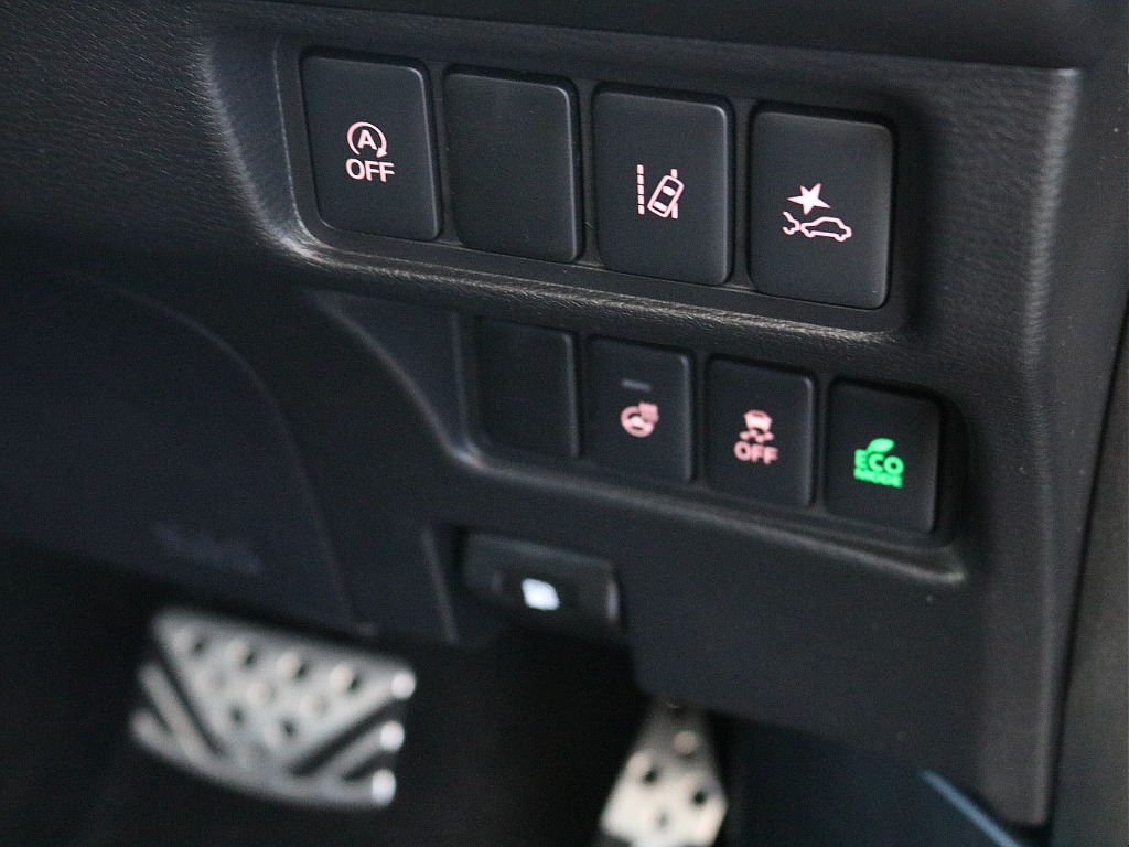 内外装、足回り、ナビと欲しい装備をパッケージングでコンプリートカスタム★もちろん追加カスタムもお任せください！どんなカスタムもお任せください！