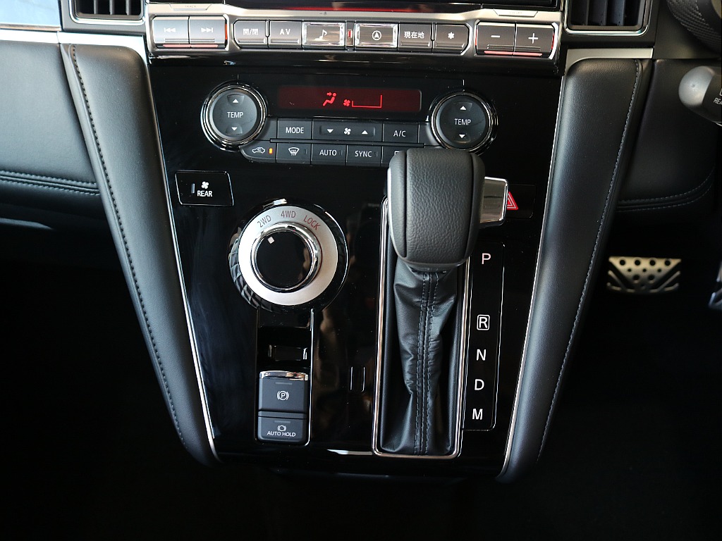 内外装、足回り、ナビと欲しい装備をパッケージングでコンプリートカスタム★もちろん追加カスタムもお任せください！どんなカスタムもお任せください！