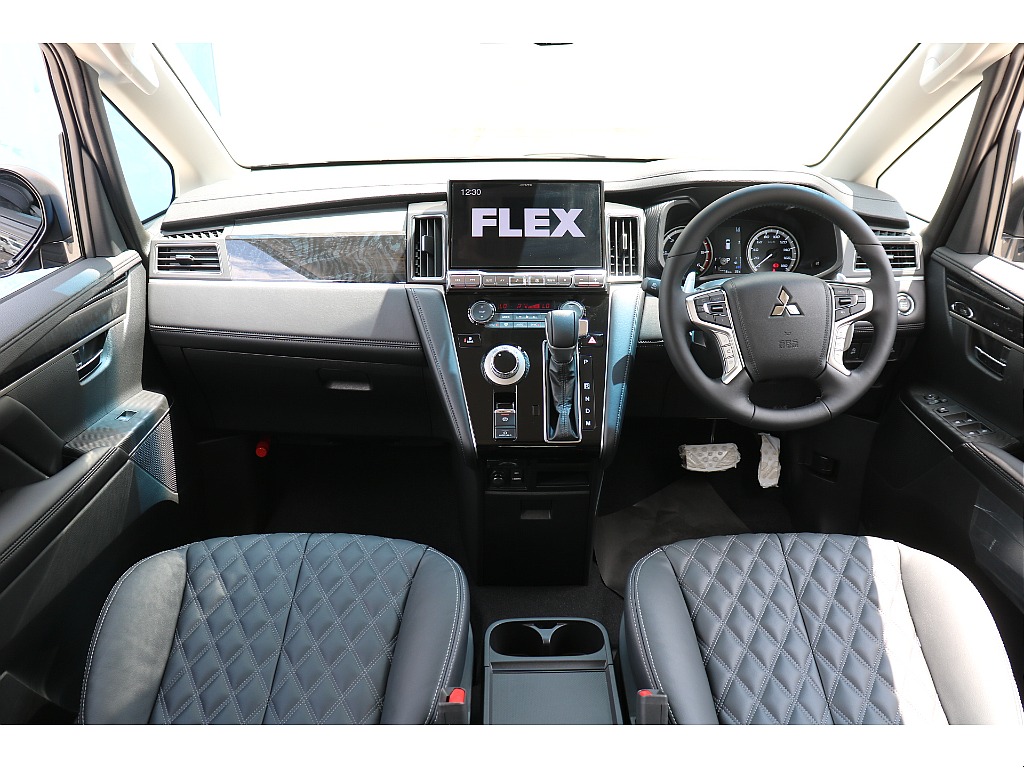新車デリカD5 ブラックエディション リフトアップ エムズスピードエアロ MADLYSサイドステップ ALPINEナビ XJ07 16インチアルミホイール