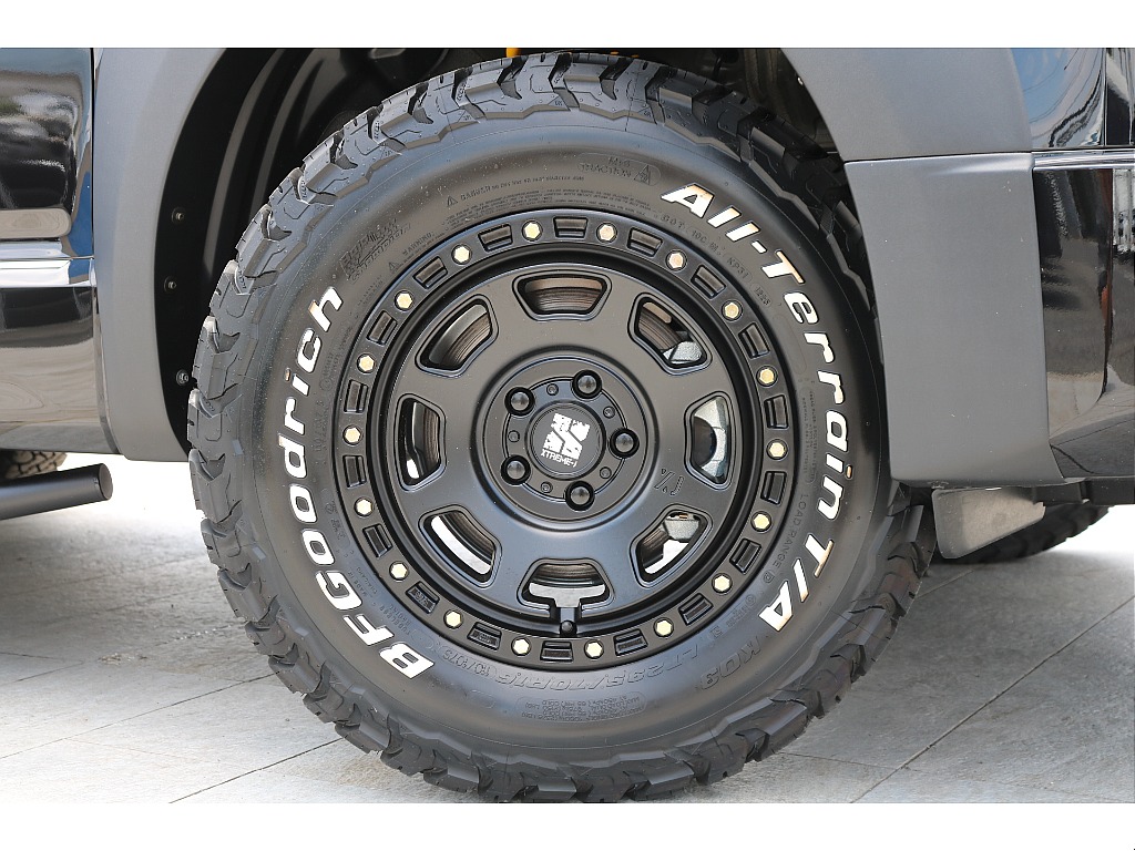 新車デリカD5 ブラックエディション リフトアップ エムズスピードエアロ MADLYSサイドステップ ALPINEナビ XJ07 16インチアルミホイール