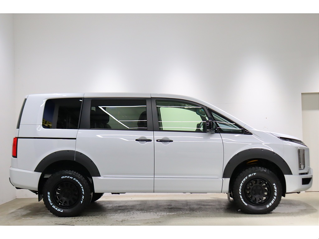 乗り降りしやすい両側電動スライドドア！