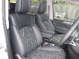 車内に入ると当たり前ですが新車の匂いがします！ 新車が即納車っていいですよね！