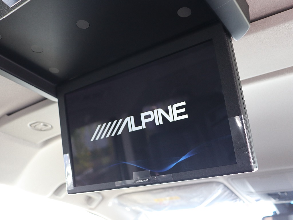 アルパイン12.8インチフリップダウンモニター装備済み！