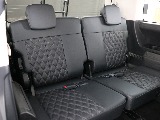 サードシートは3人掛けのシートになっております☆