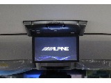後席にはアルパイン製10インチフリップダウンモニター！