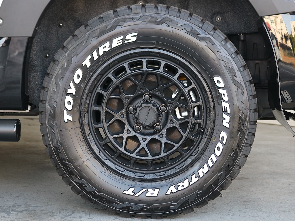 マッドヴァンス16インチAWにオープンカントリーの組み合わせになっております♪♪
