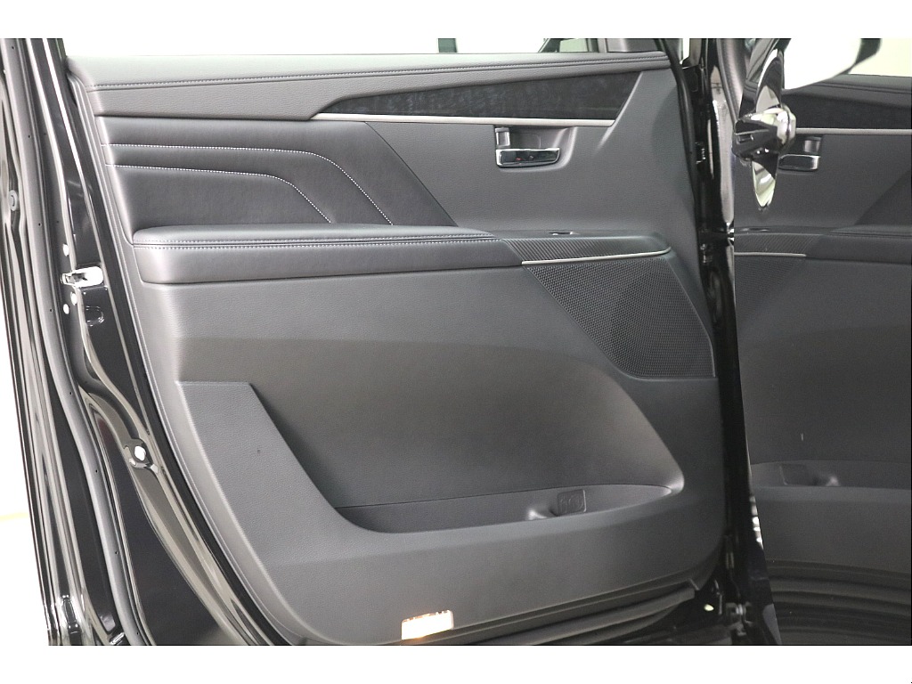 ドアトリムになります☆