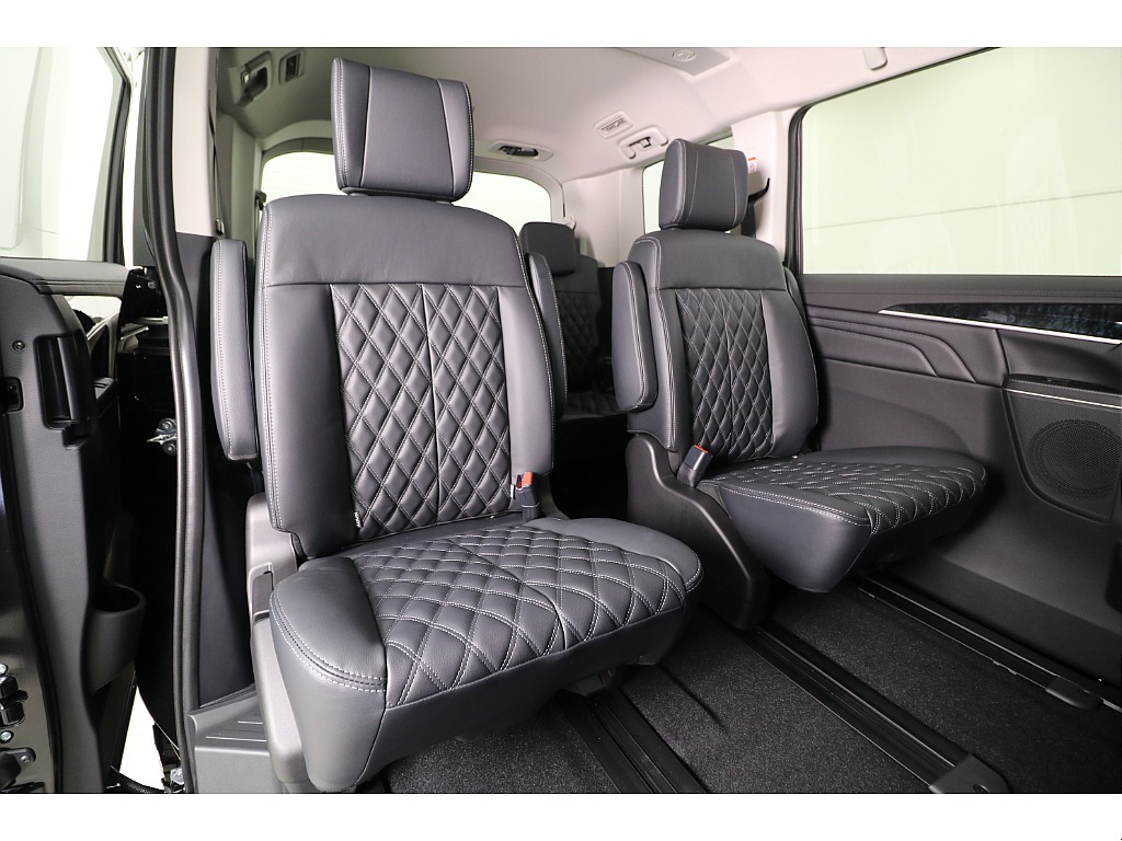 後部座席になります☆