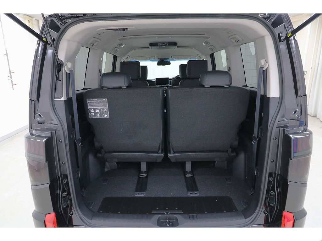 ラゲッジルームになります☆シートのスライドも可能で、広さと使い易さを兼ね備えております♪