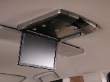 後席用のフリップダウンモニター装備！長距離ドライブも苦になりませんね！