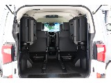 ３列目シートを跳ね上げると大きなお荷物も積載可能です☆
