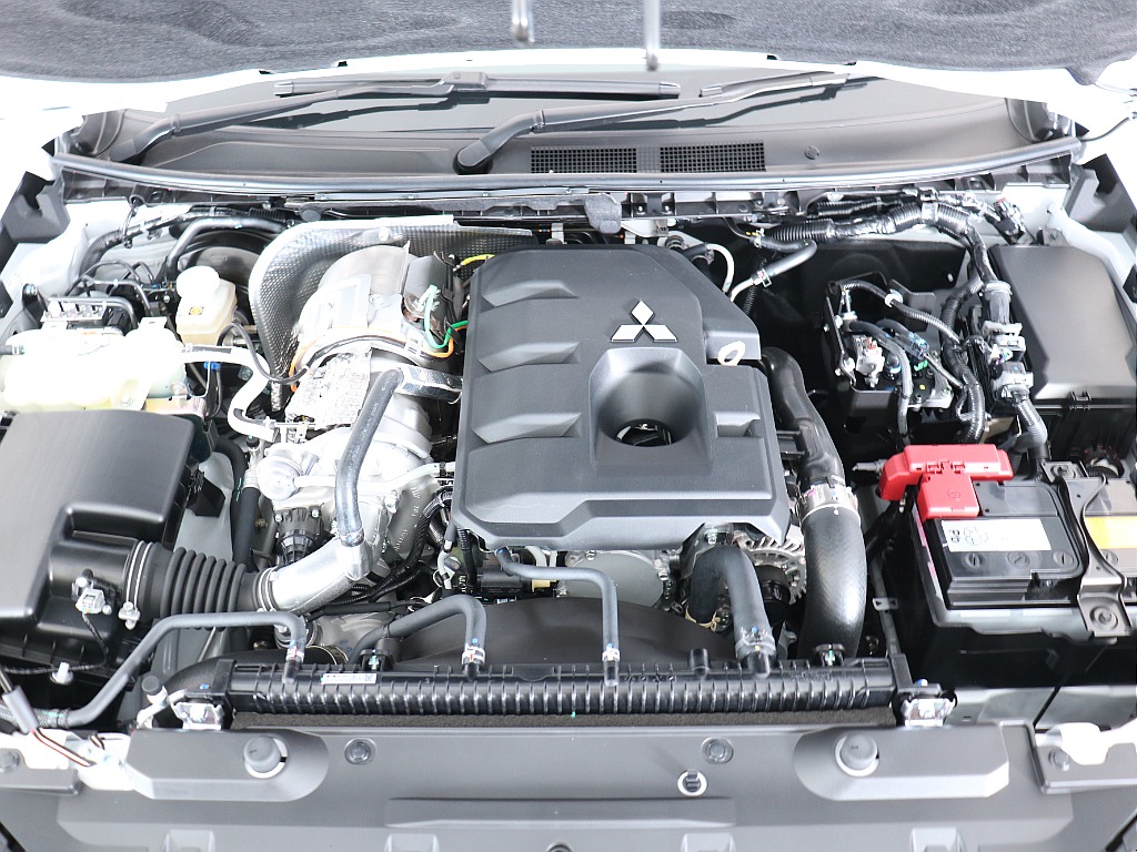 2.4Lのディーゼルターボエンジン！かなりトルクがあり、走破性が高いです！