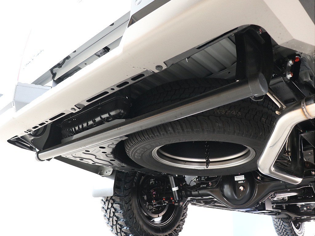 スペアタイヤ付きのお車です！