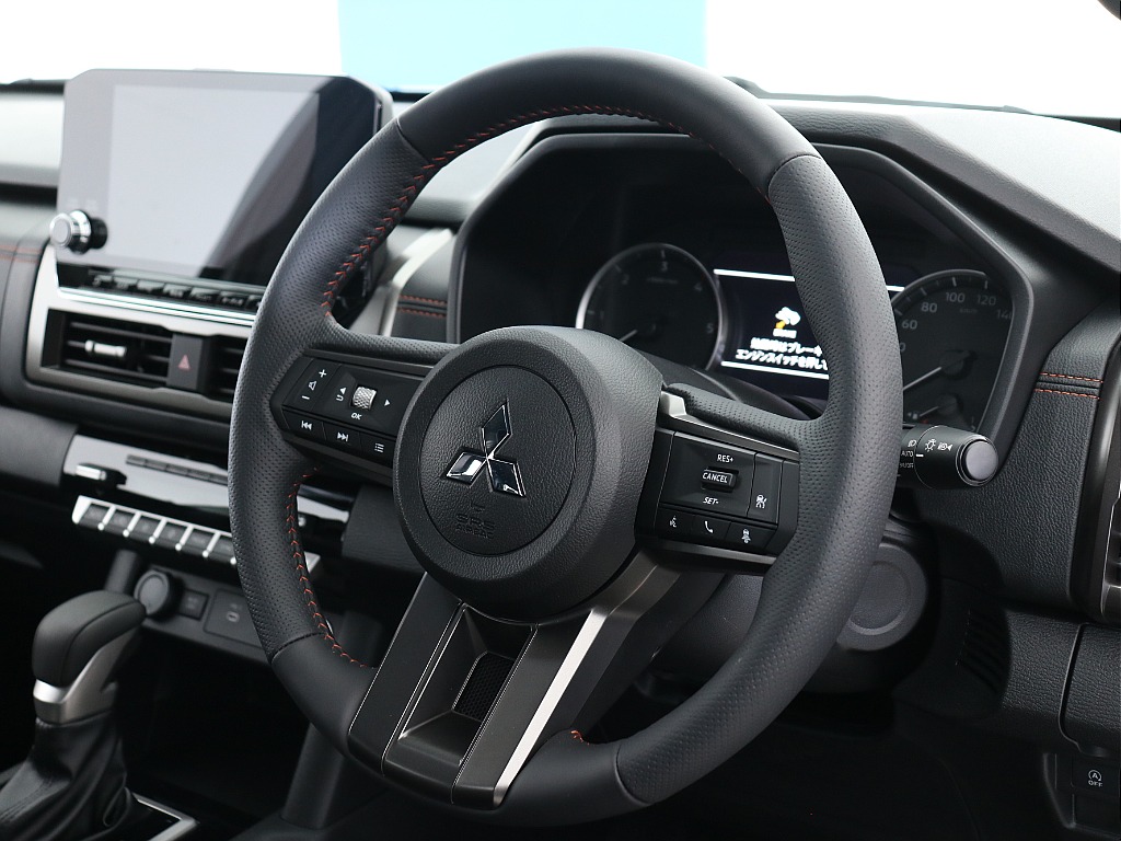 ステアリング！ヒーターもついております！