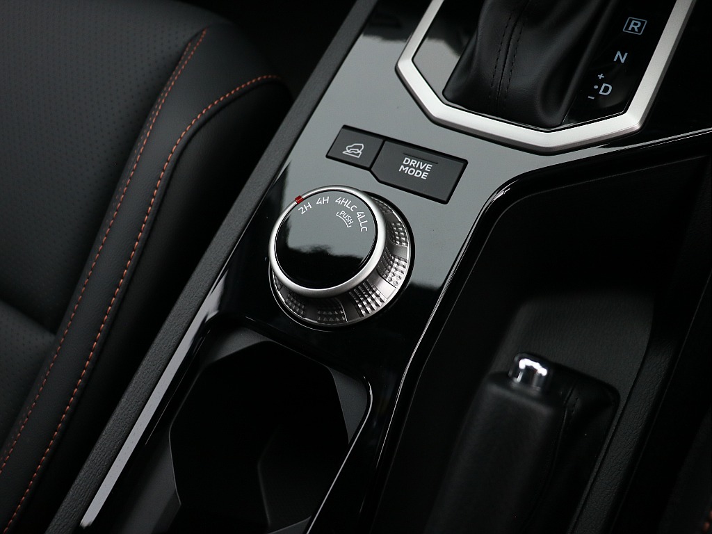 パートタイム4駆のため、ダイヤルで変更できる仕様となっております！