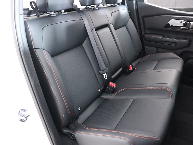 2列目はピックアップとは思えないくらい広々した印象です！ご来店いただきご確認ください！