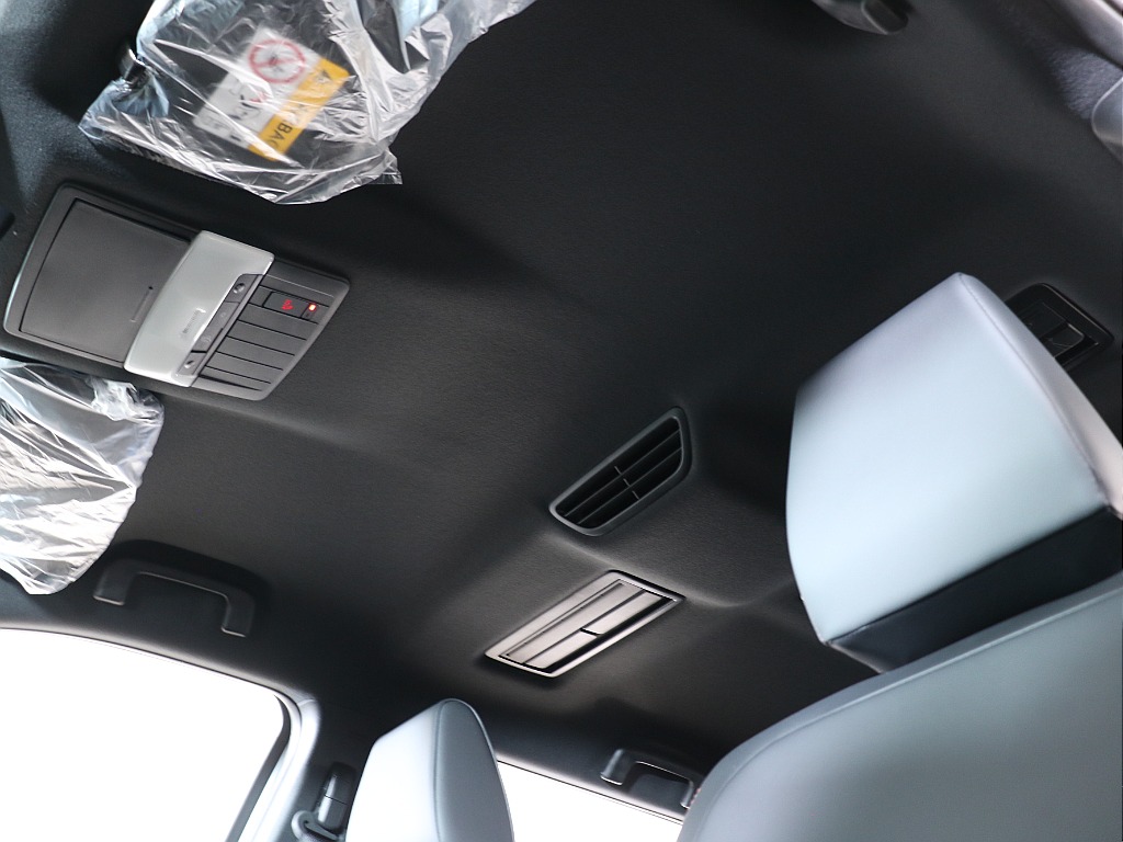 リアサーキュレーターがついているため、後席にお乗りの方も快適な空気でお乗りいただくことが可能です♪