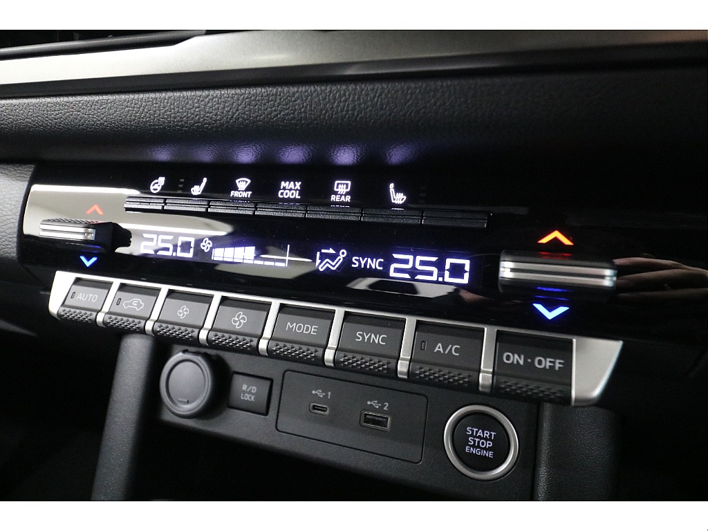 運転席／助手席シートヒーター☆ステアリングヒーター☆