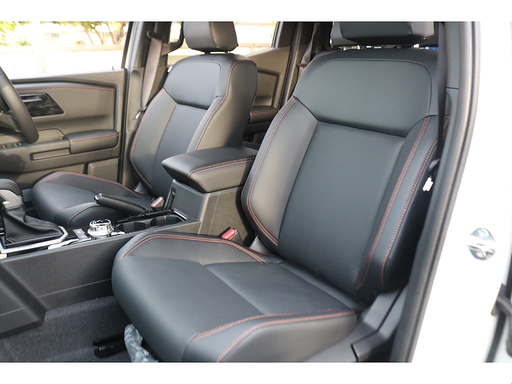 見た目もGOOD！三菱ならではのオレンジステッチが映えます☆彡