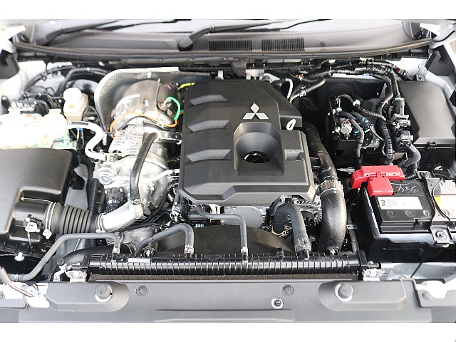 新開発2.4Lクリーニンディーゼル搭載！8速ATで力強さと快適さを兼ね備えた1台です♪