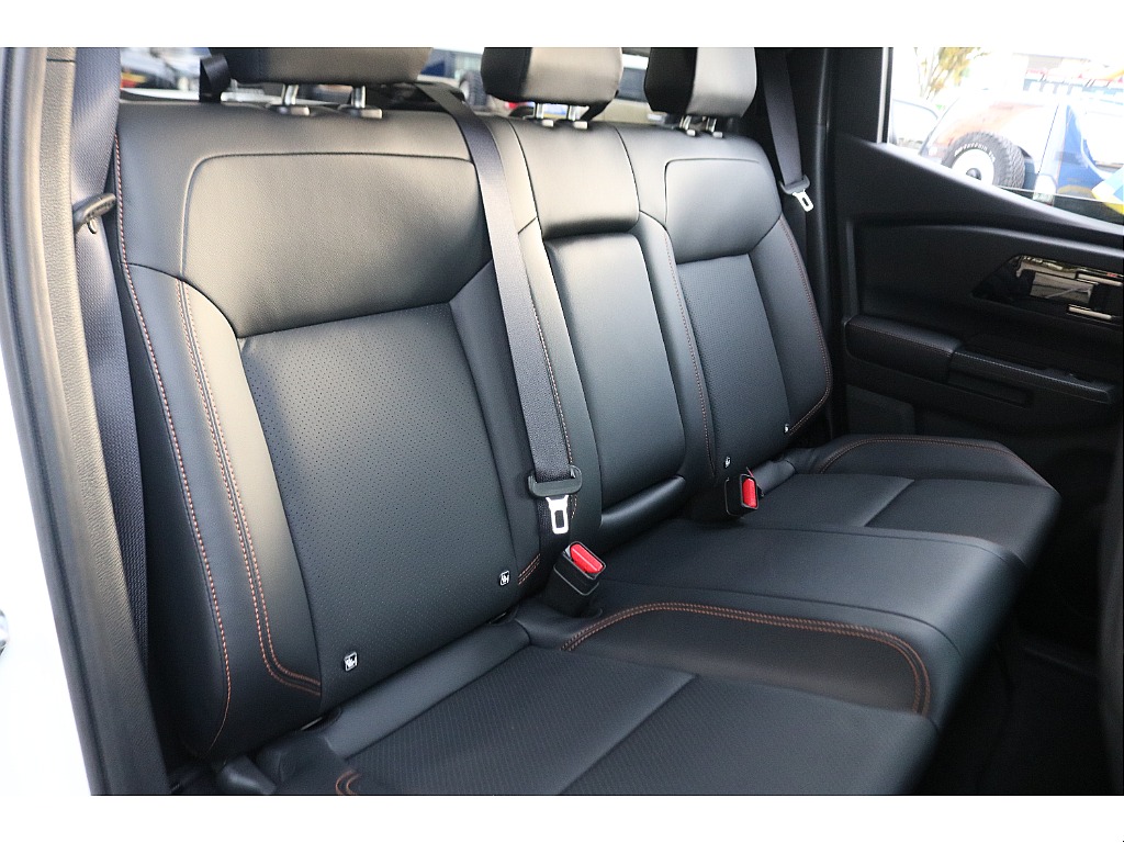 後席の広さも十分に確保されています♪チャイルドシートの取り付けもスムーズに行えるISOFIX適合！