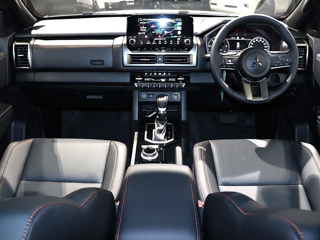 機能性と高級感溢れるインパネ周り！