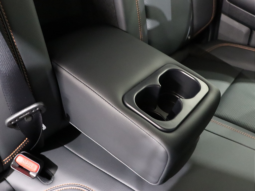 セカンドシートアームレスト！