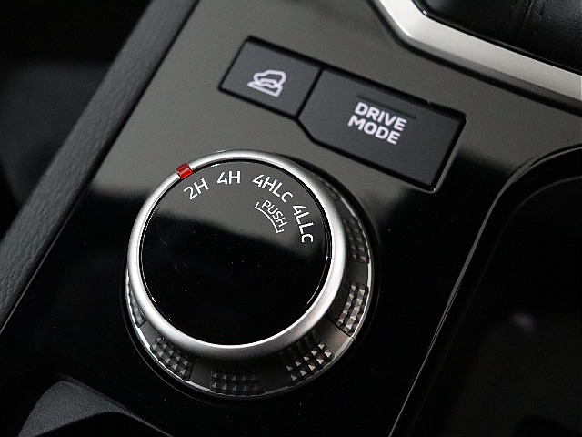 状況によって2駆4駆切り替え可能!過酷な環境にも耐えうる屈強なラダーフレーム!