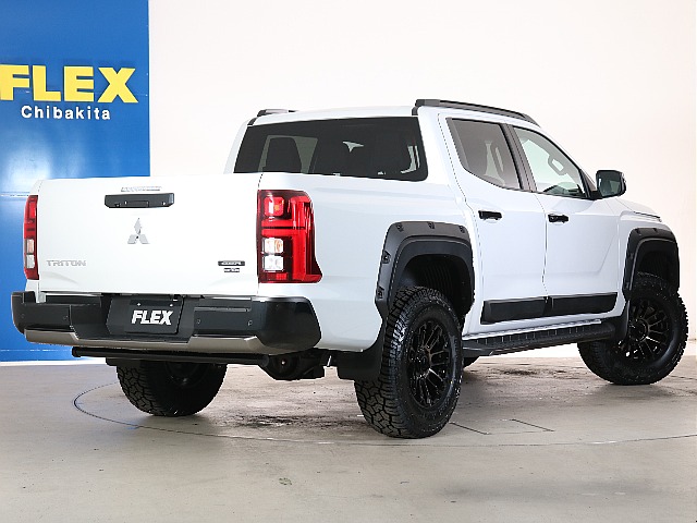 カクカクしたボディが武骨感満載ですね！