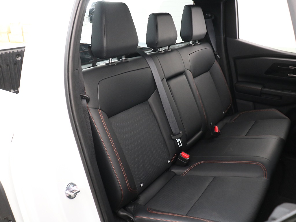 2列目もかなり広々とした印象です！ぜひ、店舗にてご確認くださいませ♪