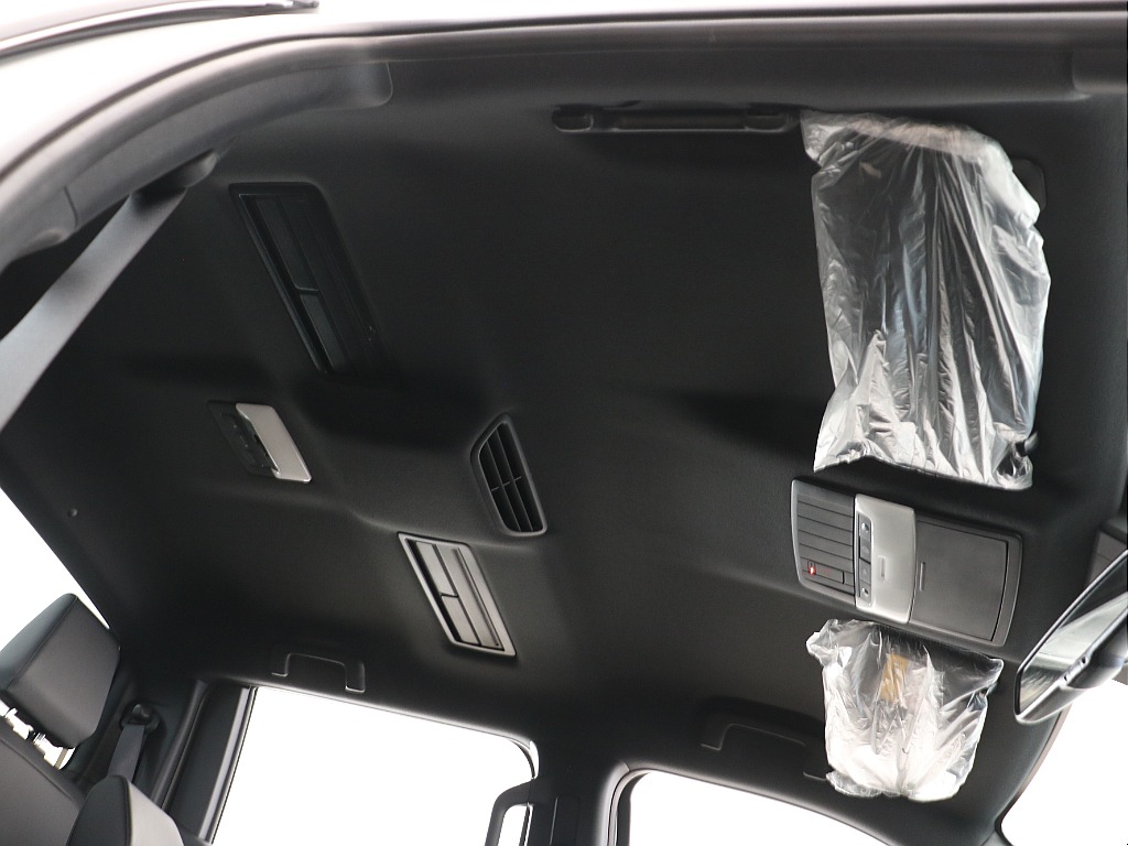 リアサーキュレーターもついていますので、後部座席までエアコンの風を循環させることが可能です！