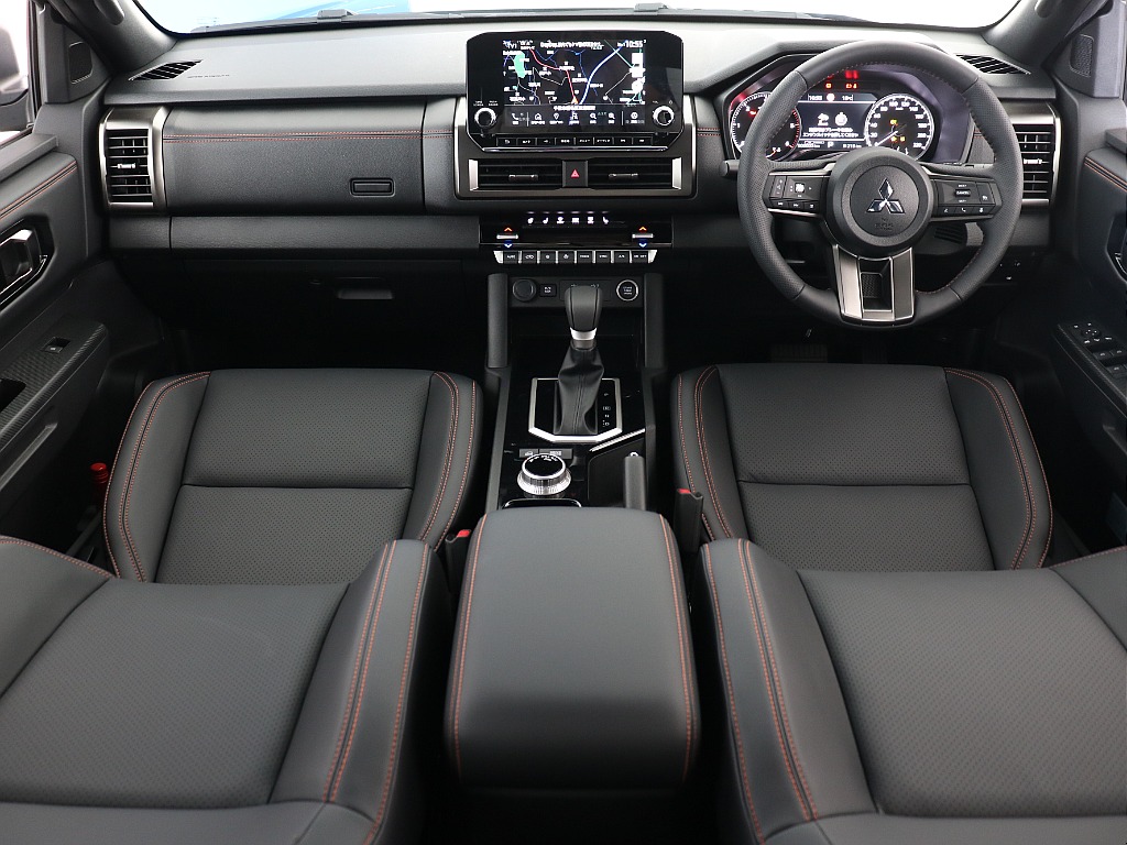 水平基調のインパネでドライバーの方も安心して乗れる仕様となっております！