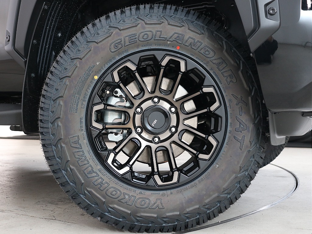 新品XELF02AW＆新品ジオランダーX-ATタイヤ装備！