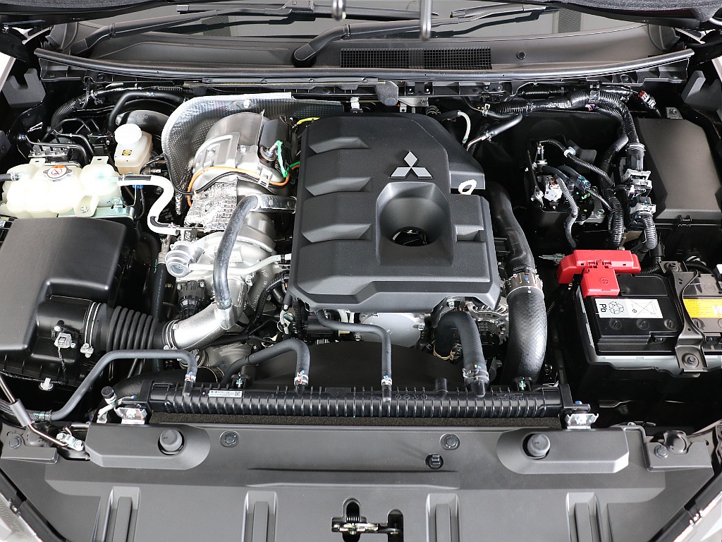 2.4Lクリーンディーゼルエンジン搭載！ターボ付きなのでかなりパワーがございます！