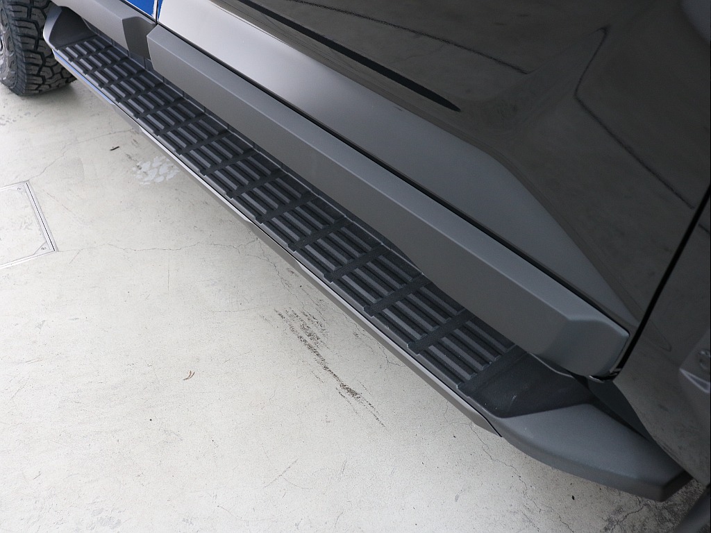 サイドステップ付きで乗り降り楽々！