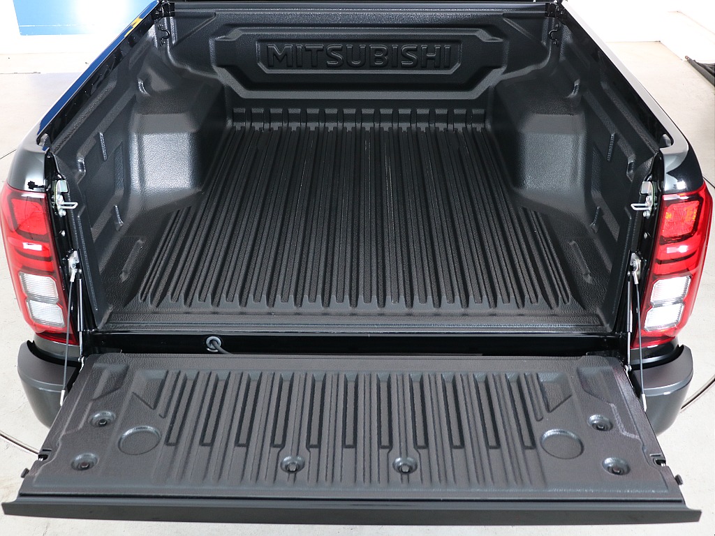 純正ベットライナーが標準装備しているので、傷が目立ちにくい仕様になっております！