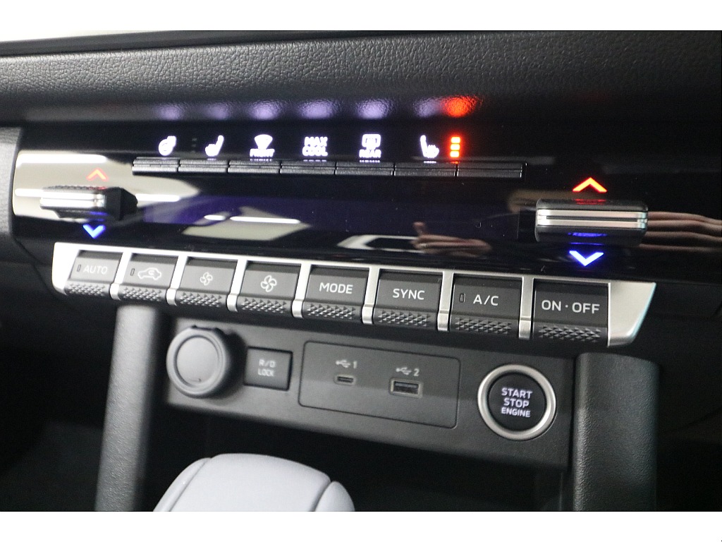 運転席／助手席シートヒーター☆ステアリングヒーター☆