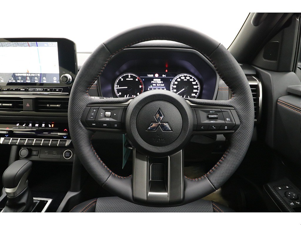 最上級グレード“ＧＳＲ”専用本革巻きステアリングホイール☆ステアリングヒーター装備☆