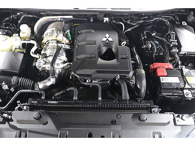 新開発2.4Lクリーニンディーゼル搭載！8速ATで力強さと快適さを兼ね備えた1台です♪