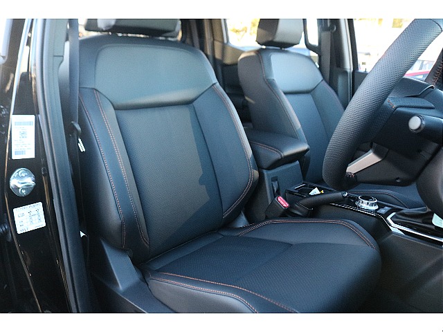 シートヒータを完備した本革シートも魅力的ポイント♪
