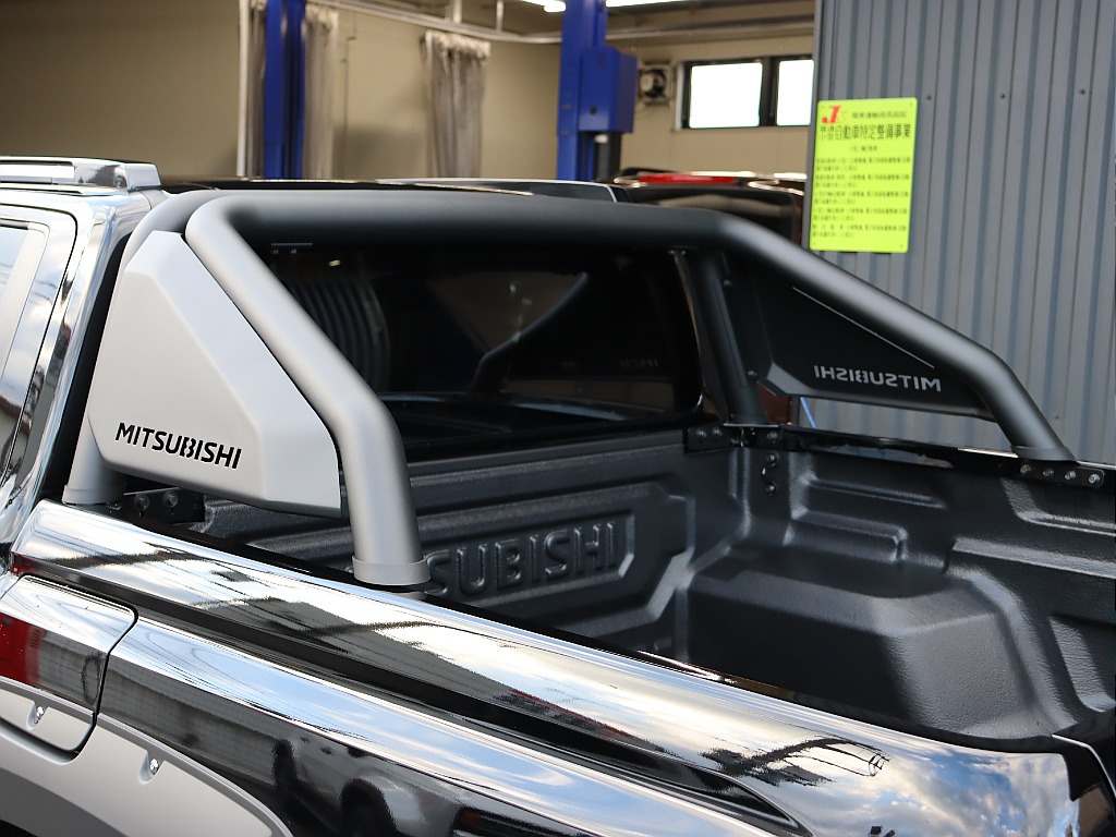 純正スポーツバー装備！